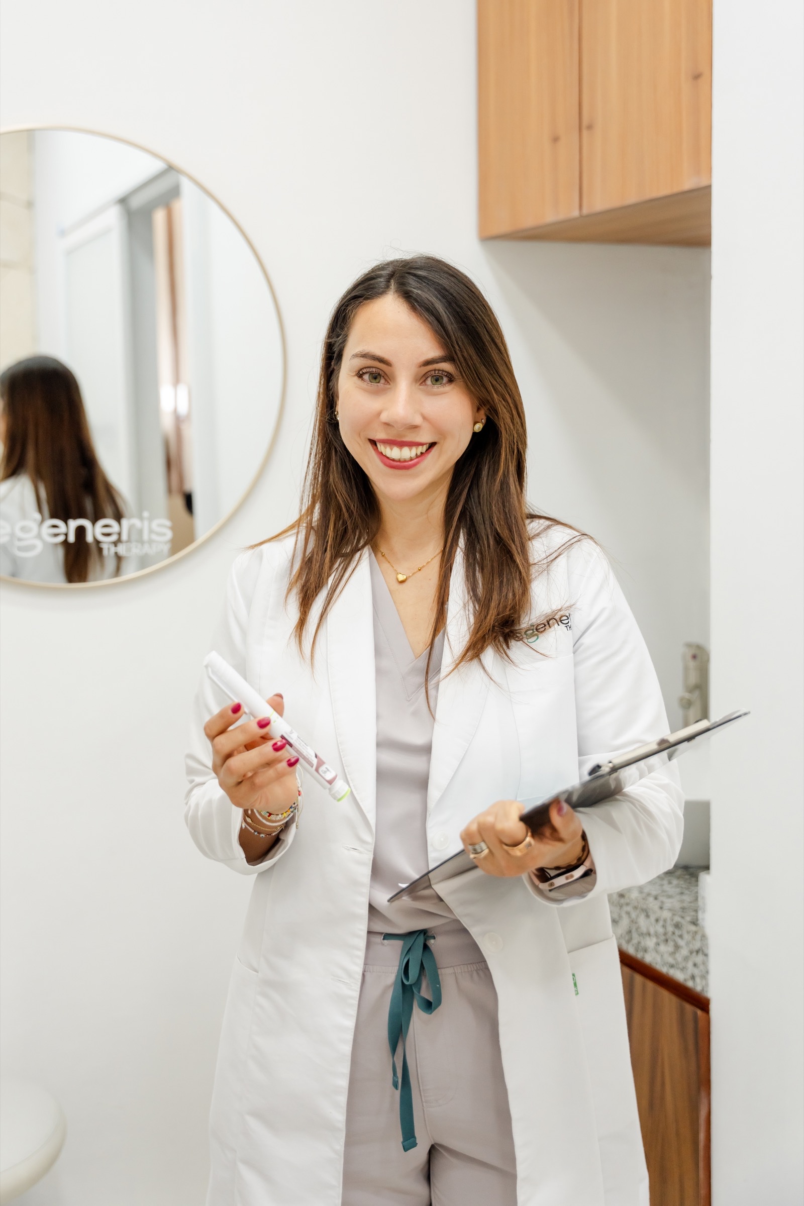 Dra. Marian Tufano — equipo médico de Regeneris Therapy